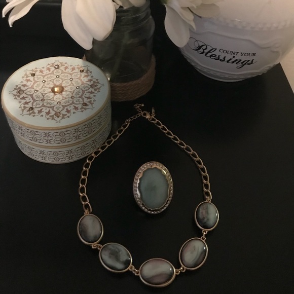 Dainty gold ring! - Picture 6 of 7